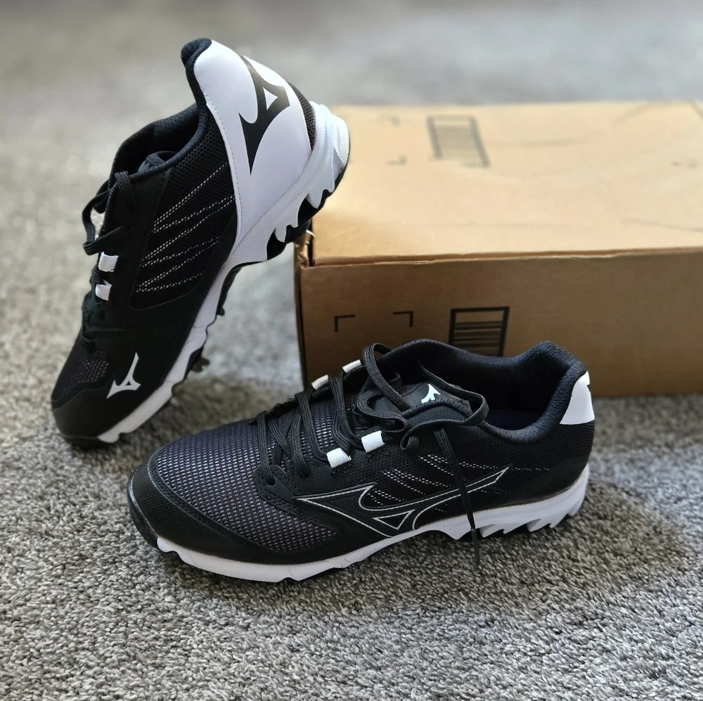 Mizuno Men's 9-Spike Dominant Metal Baseball Cleat Athletic Shoe NWB size 7.5